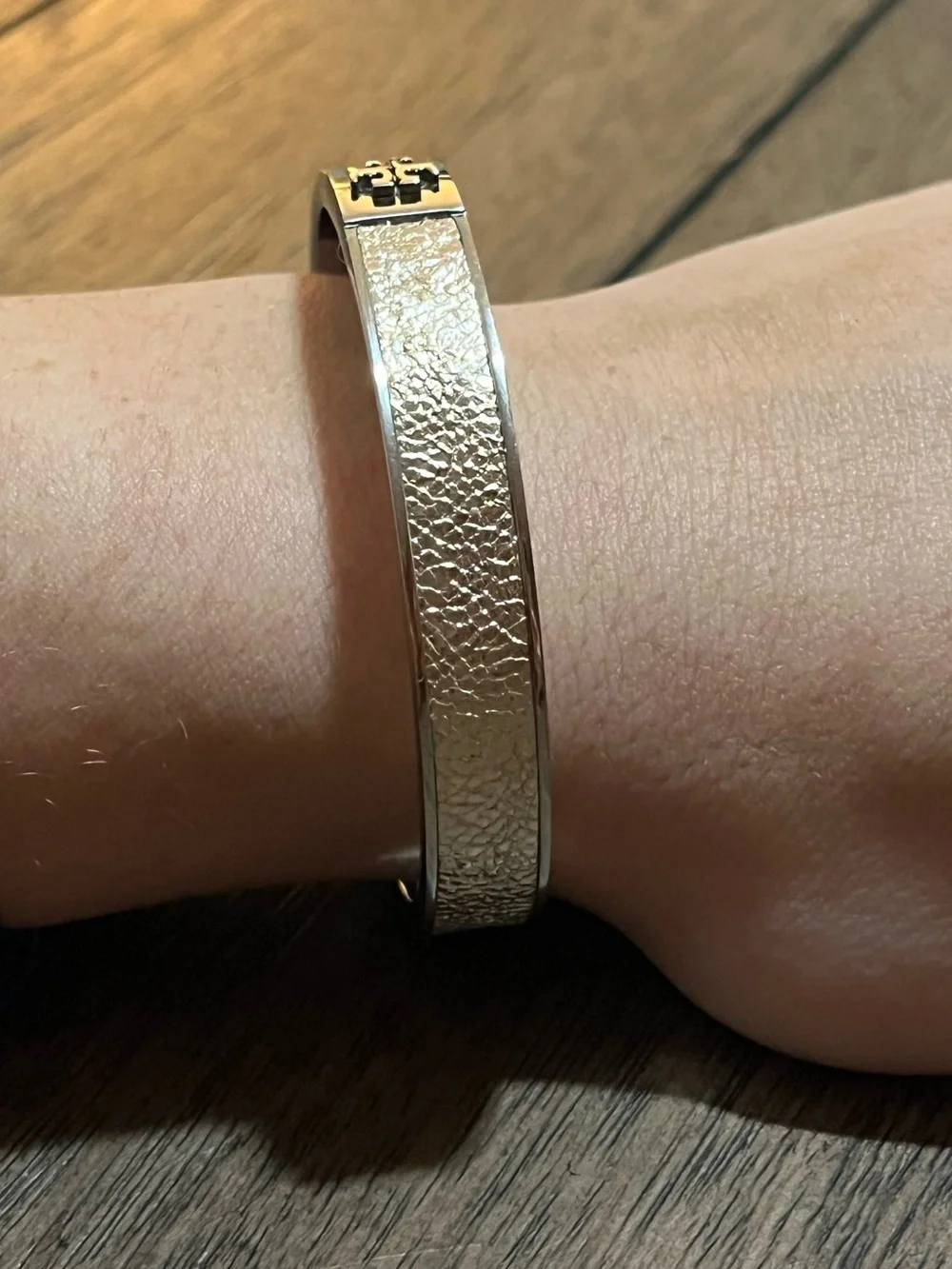 Tory Burch Silver Tone Pebbled Leather Hinged Bangle Bracelet Logo Quiet Luxury